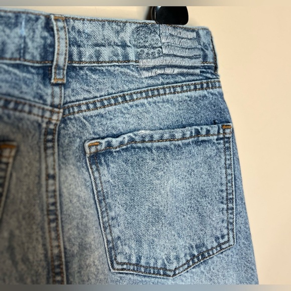 Revice Women's Size 27 Cross Over Distressed Straight Leg Denim Jean - Picture 7 of 10